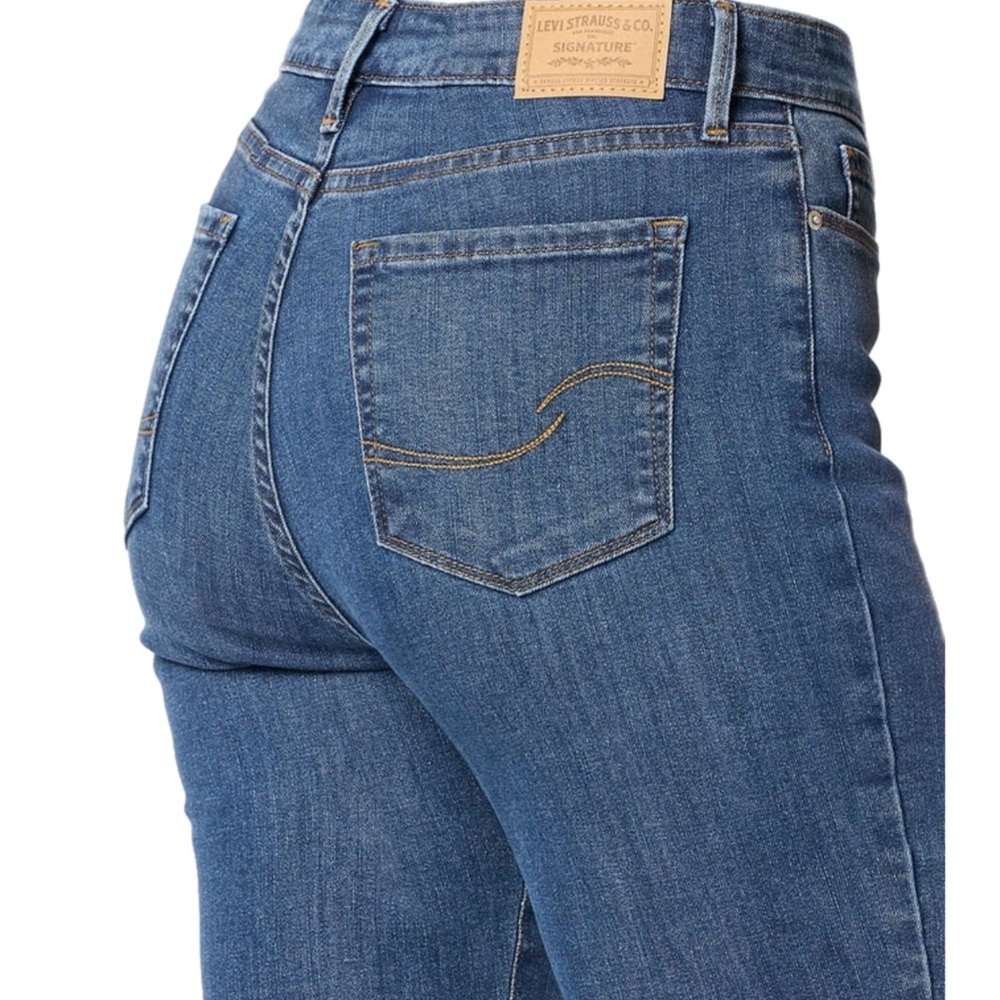 NWOT Levi Strauss Signature Women's Mid-Rise Capri Blue Jeans Size 18 - Picture 5 of 11